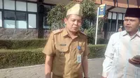 Kepala Dinas Pendidikan Garut Totong dan Ketua FKDT Garut Iim Komarudin (Liputan6.com/Jayadi Supriadin)