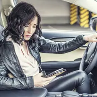 3 Masalah Parkir Mobil yang Sering Bikin Cewek Dilema