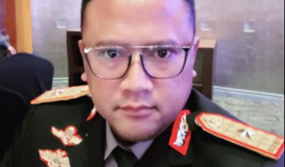 Tentang Adi Vidid<br>
