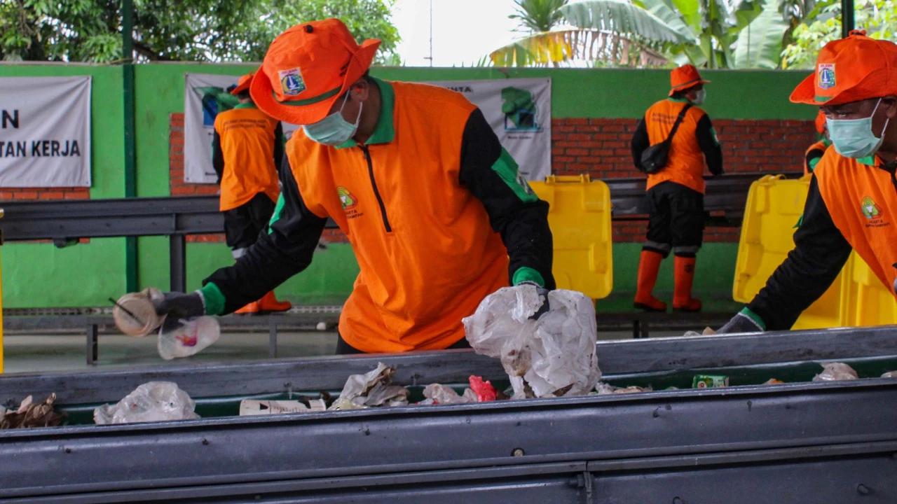 FOTO: TPS3R Sinergi Bersih Lenteng Agung, Fasilitas Baru Pengolah Sampah 30 Ton Sehari
