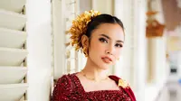 4 Inspirasi Kebaya Merah Cerah ala Selebriti, Pancarkan Aura Memikat yang Kuat