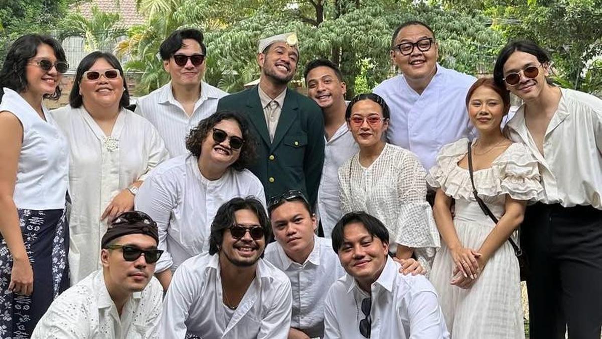 6 Gaya Serba Putih Musisi Tanah Air Hadir di Pernikahan Teddy Adhitya dan Jelita, Isyana Sarasvati hingga Vidi Aldiano