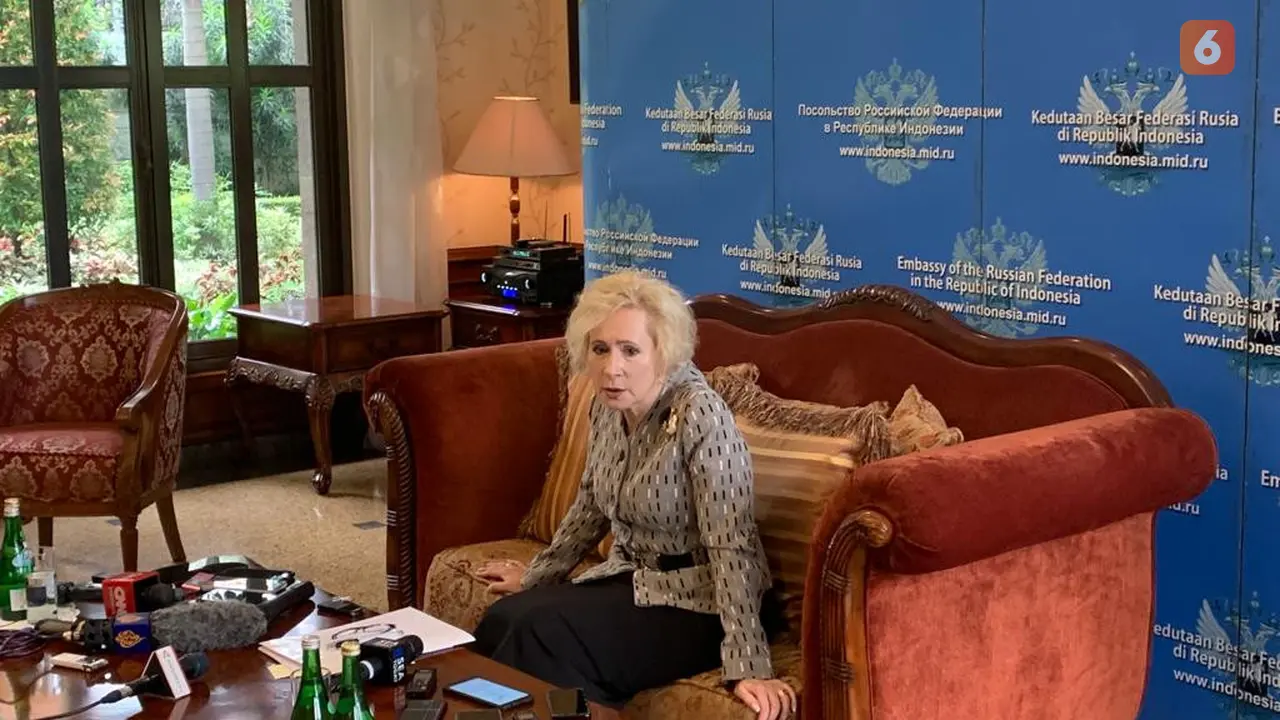 Duta Besar Rusia untuk Indonesia, Lyudmila Vorobieva dalam press briefing pada Rabu (12/10/2022). (Liputan6/Benedikta Miranti)