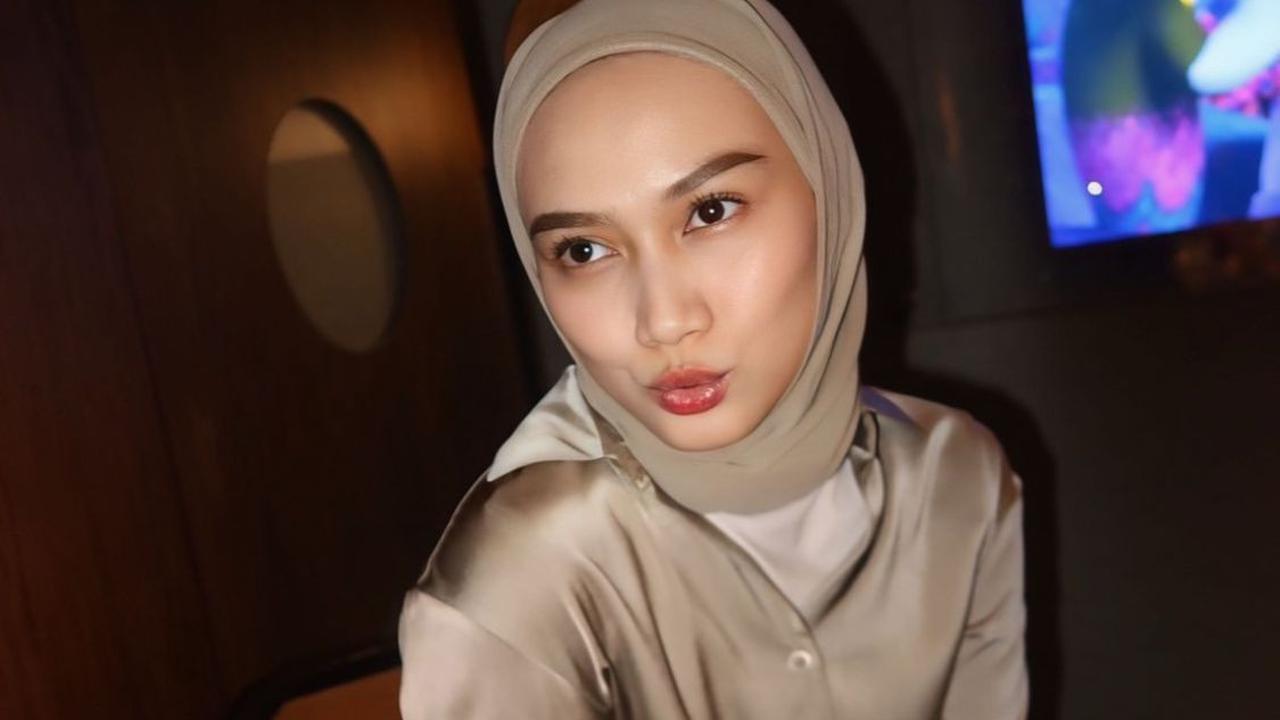 5 Potret Melody Laksani Tampil Memikat di Ulang Tahun ke-33, Ini Penampilannya