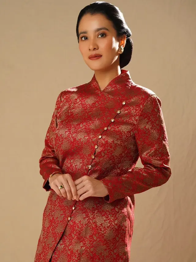 6 Model Batik Elegan Marcella Zalianty yang Curi Perhatian