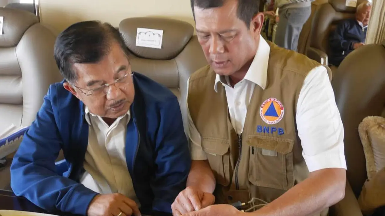 Wakil Presiden Jusuf Kalla bersama Kepala BNPB Letnan Jenderal Doni Monardo