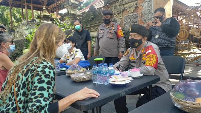 Tak Pakai Masker, Bule di Bali Kena Denda Rp1 Juta - Vimarsana News