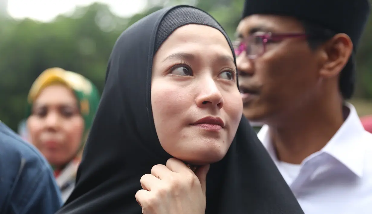 Selain Lyra yang ditetapkan sebagai tersangka, pemilik biro perjalanan haji dan umrah tersebut juga ditetapkan sebagai tersangka. Lasty ditetapkan sebagai tersangka terkait kasus penggelapan. (Nurwahyunan/Bintang.com)