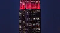 Empire State Building di New York, Amerika Serikat (AS), akan memancarkan cahaya merah untuk memperingati Tahun Baru Imlek 2024. (X/@EmpireStateBldg)