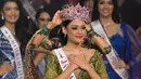 Ekspresi kegembiraan pun tak lepas dari wajah Harashta Haifa Zahra saat menerima Mahkota Puteri Indonesia 2024. (BAY ISMOYO/AFP)