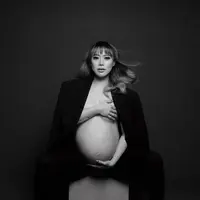 Pasangan Lee Jeong Hoon dan Moa Aeim tengah menanti kelahiran anak pertamanya. Pasangan yang menggelar resepsi pada 2 Desember 2017 itu tengah menanti detik-detik melahirkan pada bulan ini. (instagram/mariophotographie)