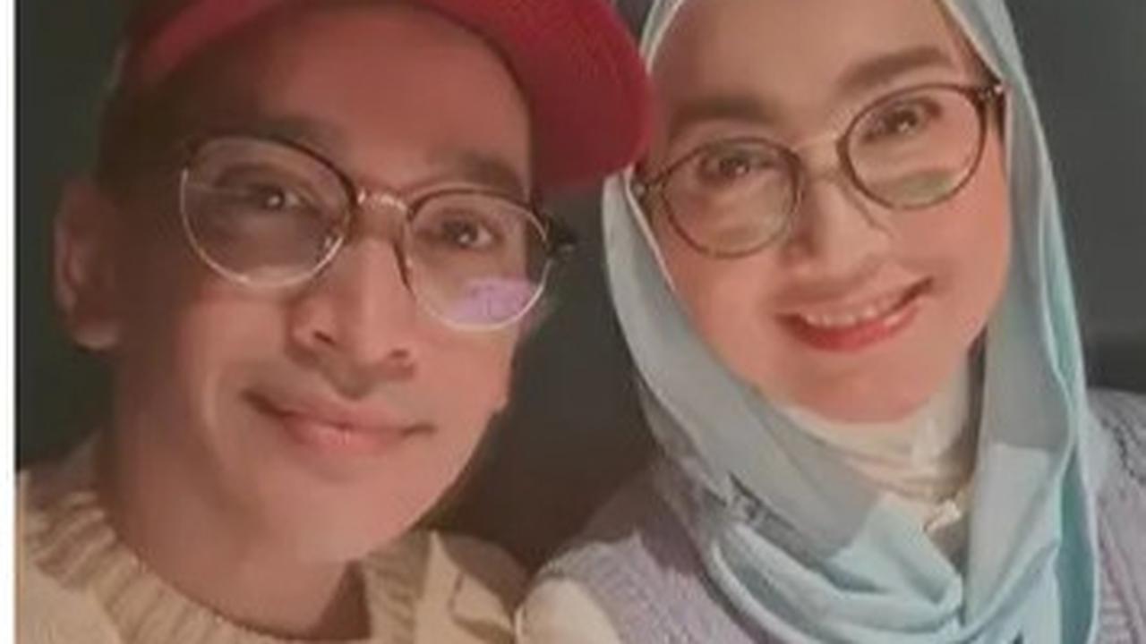 6 Potret Kedekatan Ruben Onsu dan Desy Ratnasari yang Jadi Sorotan, Merasa Nyaman