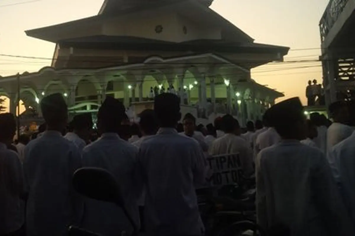 Doa bersama warga Kediri jelang 1 Muharram. ©2015 Merdeka.com