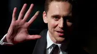 Berbeda dengan kisah cintanya saat ini, sebelumnya Tom Hiddleston bisa dibilang adalah sosok pesohor yang cukup menjaga privasinya.