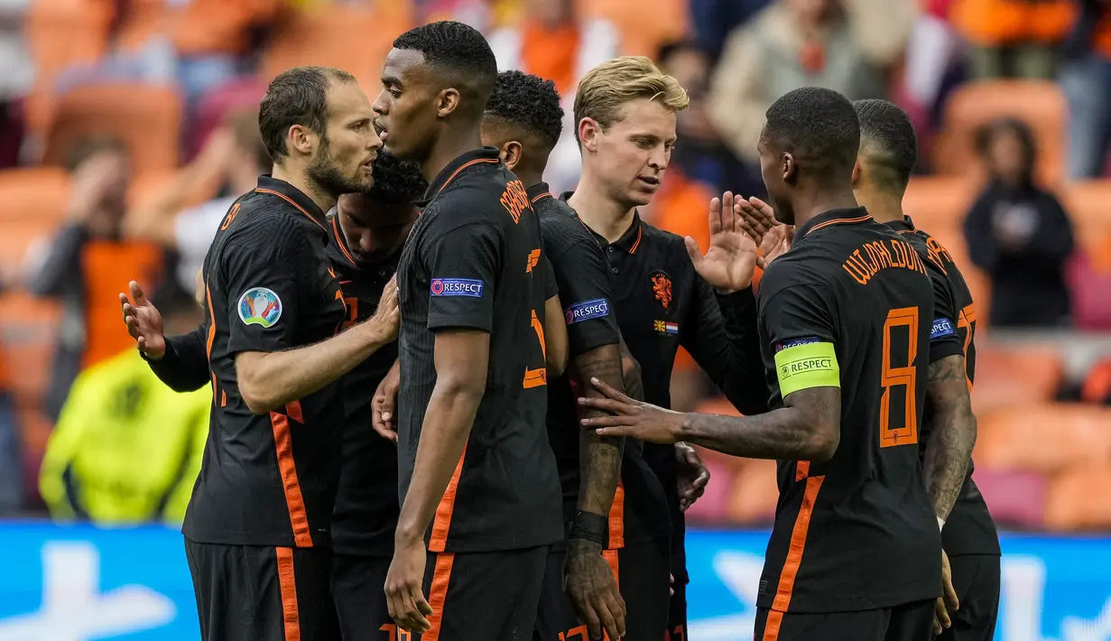 Timnas Belanda paling produktif. Dari 3 laga di fase grup, Belanda menjadi tim paling produktif sejauh ini dengan mencetak 8 gol. Dalam 10 laga terakhir, De Oranje juga selalu mencetak lebih dari dua gol di tiap laga, mematahkan rekor 9 laga di tahun 1934-1935. (Foto: AP/Pool/Peter Dejong)