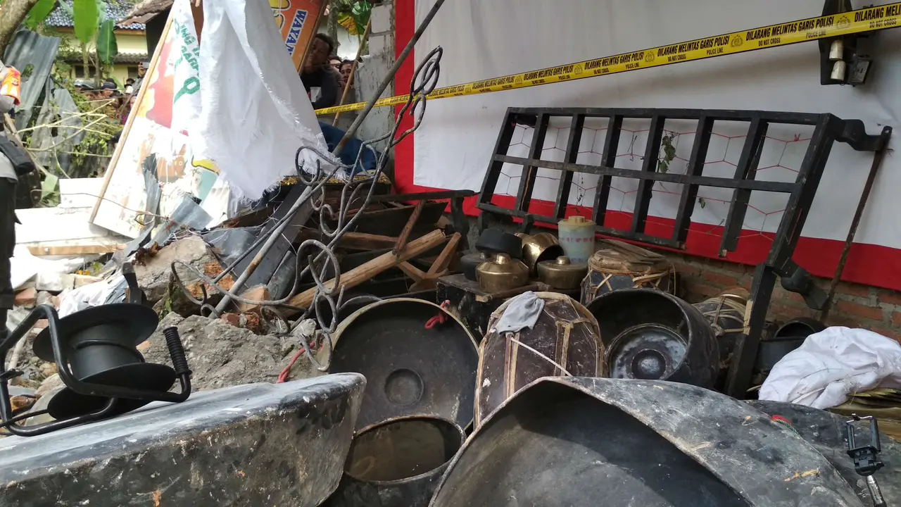 Polisi Selidiki Ambruknya Tembok Bekas Sarang Walet Cirebon