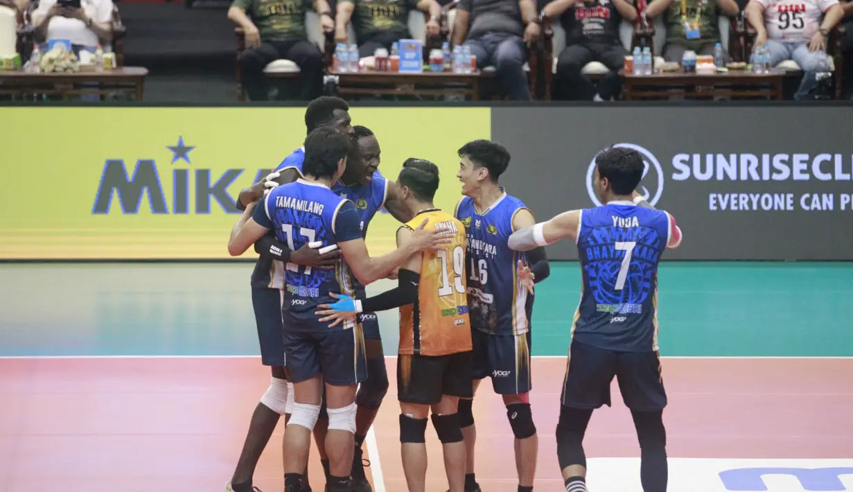 Tim putra Jakarta Bhayangkara Presisi dipastikan mendampingi juara bertahan Jakarta LavAni Allobank Electric pada grand final PLN Mobile Proliga 2024 yang akan berlangsung di Indonesia Arena Senayan Jakarta, Minggu (21/7/2024). Kepastian itu didapat setelah klub milik Polri itu mencatat kemenangan atas Jakarta STIN BIN dengan skor 3-0 (25-18, 25-12, 25-20) pada hari terakhir putaran kedua babak final four di GOR Jatidiri, Semarang, Jawa Tengah, Minggu (14/7/2024). (Dok. PBVSI)