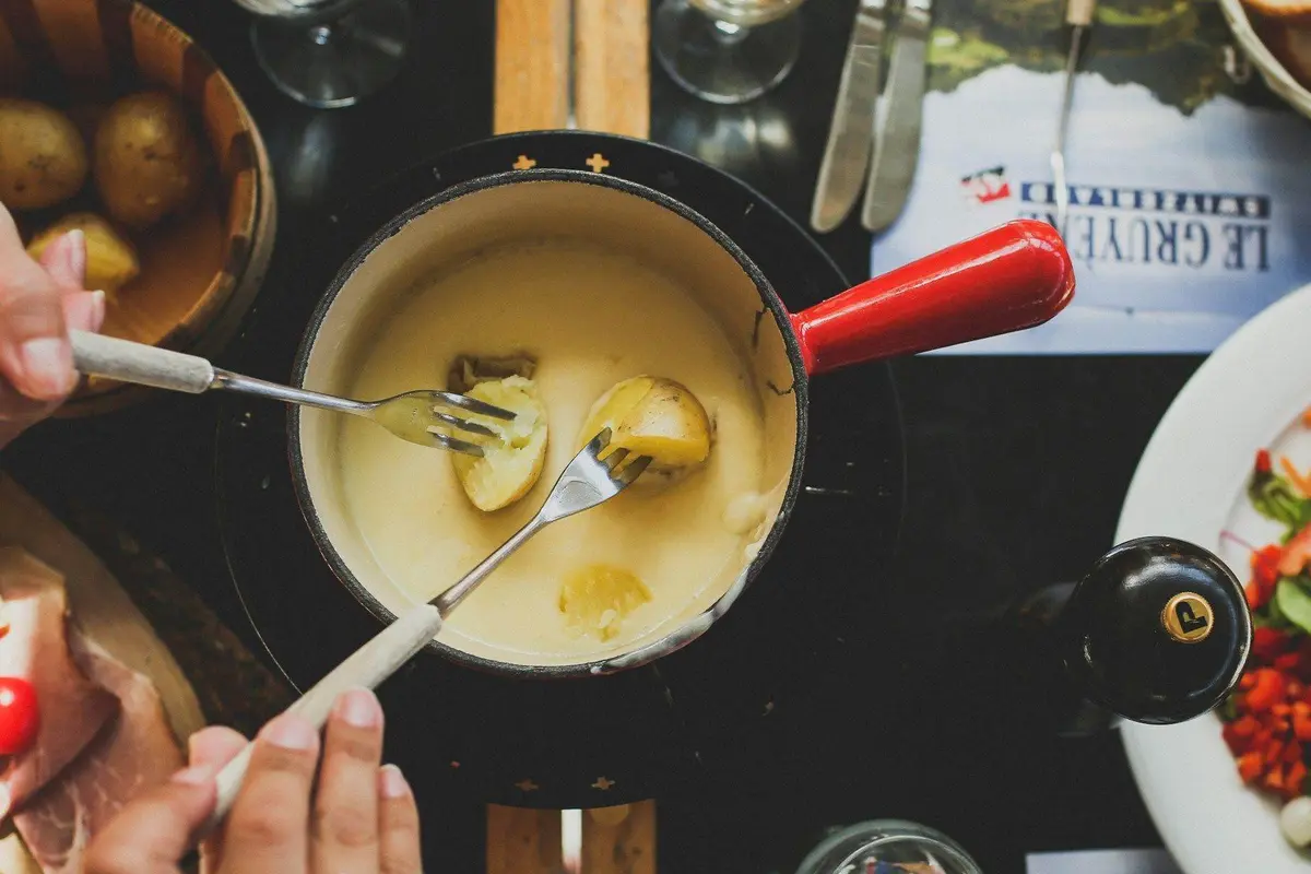 Cheese Fondue Recipe: The Classic Swiss Comfort Food in 2 Variations