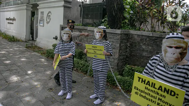 Aksi Mengecam Eksploitasi Hewan di depan Kedubes Thailand