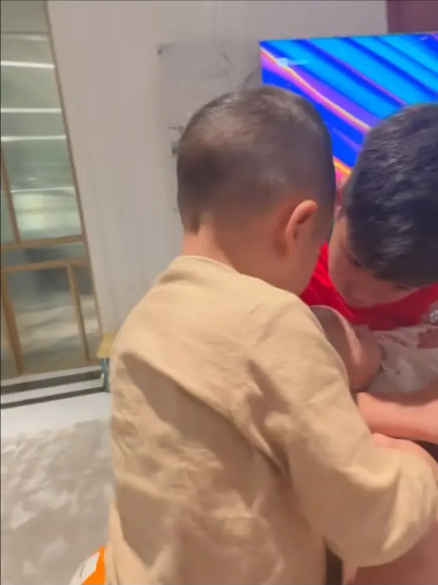 Raffi dan Nagita Giliran Asuh Lily