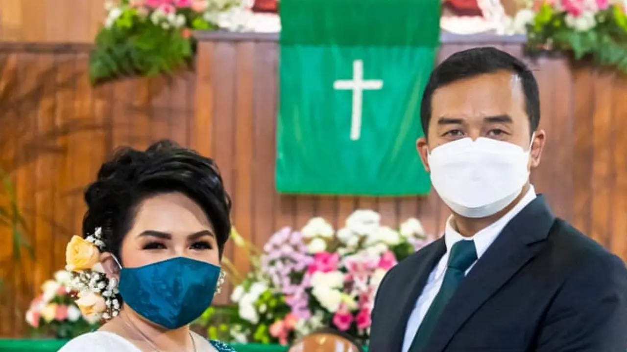 Joy Tobing dan Kolonel TNI AD Cahyo Permono.