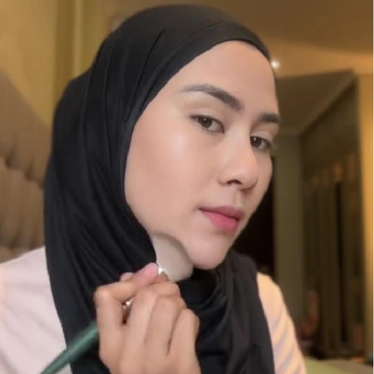 Tutorial Makeup Flawless dan Cantik ala Syahnaz Sadiqah (credit: TikTok/syahnazsadiqah)