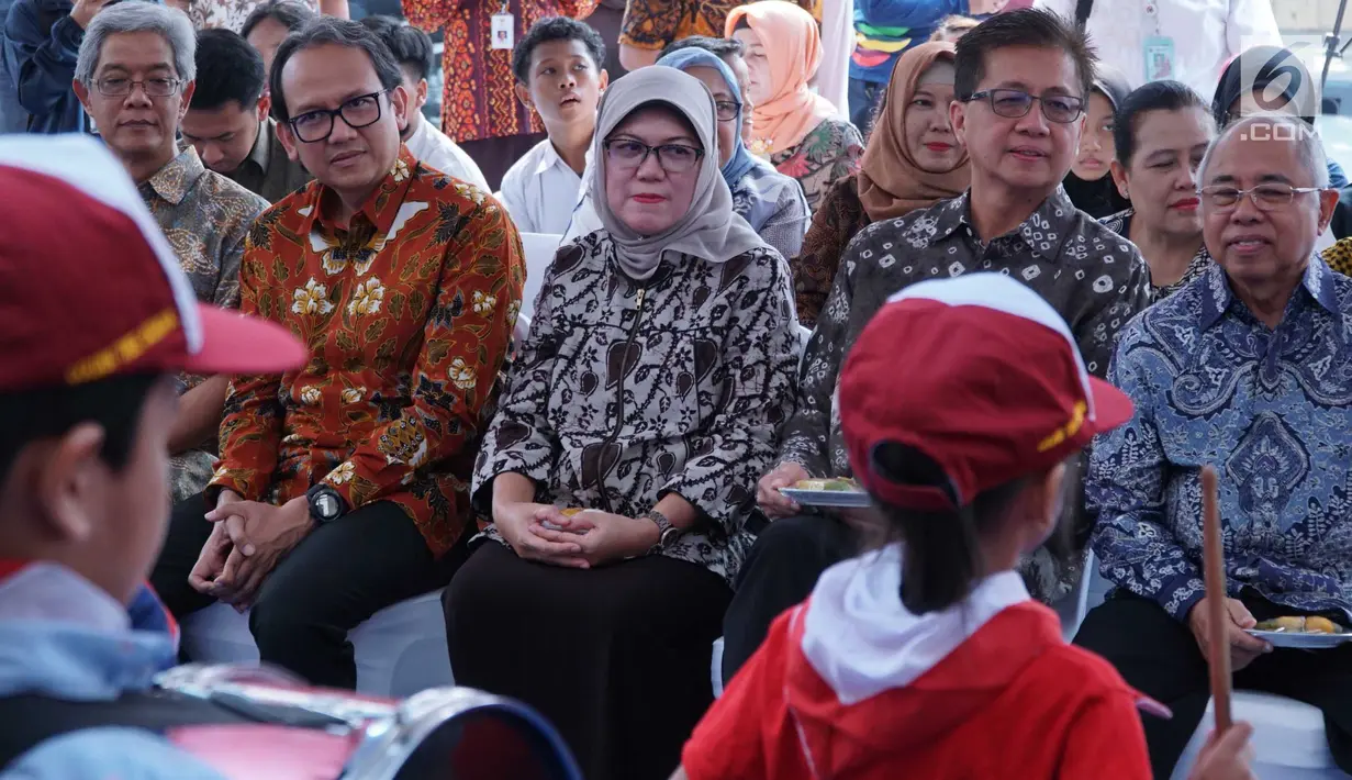 Direktur Pemberdayaan Konsumen Kemendag, Nina Mora (tengah), Direktur PT Hero Supermarket Tbk. Roy Soeradji, Presiden Komisaris Ipung Kurnia saat menghadiri HUT ke-48 Hero Group di Jakarta, Jumat (23/8/2019). (Liputan6.com/HO/Eko)