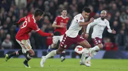 Aston Villa pun tak tinggal dia. Beberapa kali serangannya sangat membahayakan gawang Setan Merah. (AP/Jon Super)