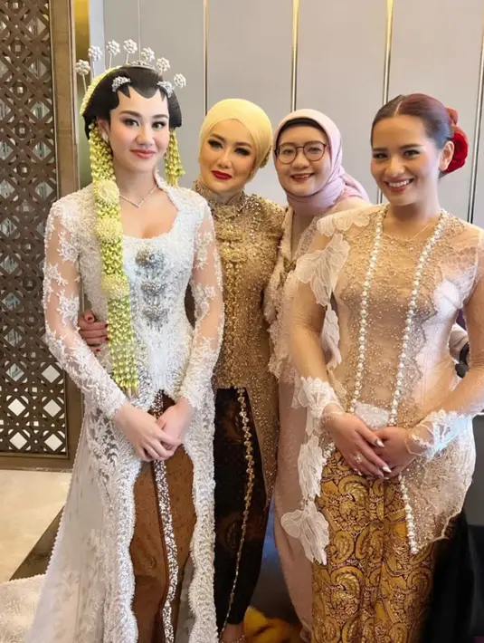 Zahwa Massaid saat akad nikah Aaliyah Massaid. [@dyna_iskandar]