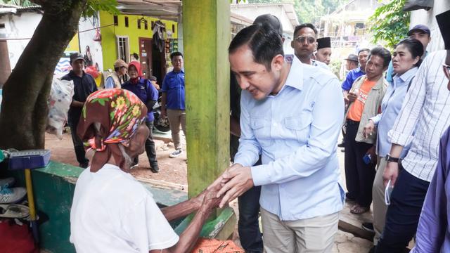 Calon Wakil Wali Kota Depok, Chandra Rahmansyah saat bertemu dengan warga Depok.