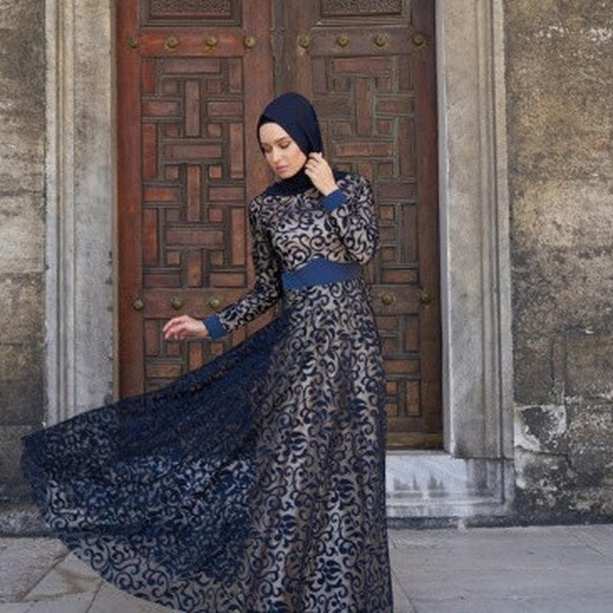 Ilustrasi model gamis brokat ( freestockcenter/freepik)