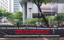 Spanduk Hitam Tinta Merah Putih, Kantor Wakil Rakyat di Jakarta Diprotes Wong Cilik soal Raperda KTR