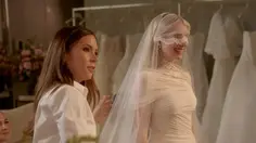 Emma Roberts Menikah dengan Pesona Bak Boneka Antik, Pakai Gaun Vintage Monique Lhuillier