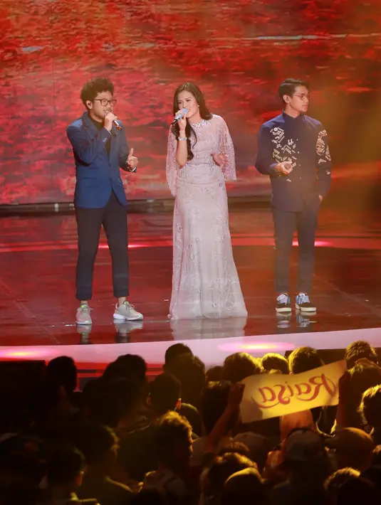 Terbukti memang teman-temannya sesama musikus seperti Afgan dan Kunto Aji memanggilnya 'Yaya'. (Galih W. Satria/Bintang.com)