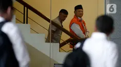 Bupati Sidoarjo nonaktif, Saiful Ilah bersiap menjalani pemeriksaan di gedung KPK, Jakarta, Rabu (19/2/2020). Saiful Ilah diperiksa sebagai tersangka dalam kasus dugaan suap pengadaan empat proyek infrastruktur di Dinas PUPR Kabupaten Sidoarjo. (merdeka.com/Dwi Narwoko)