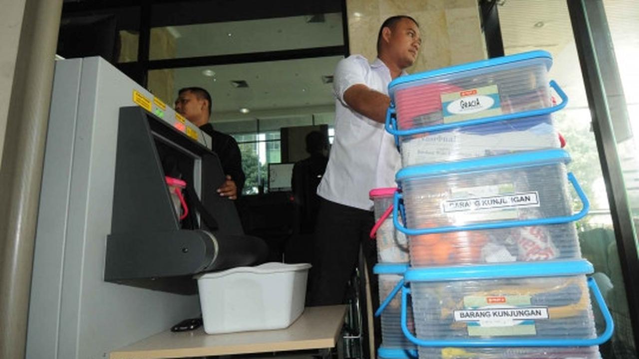 Jelang Lebaran, barang para tahanan KPK diperiksa sinar X
