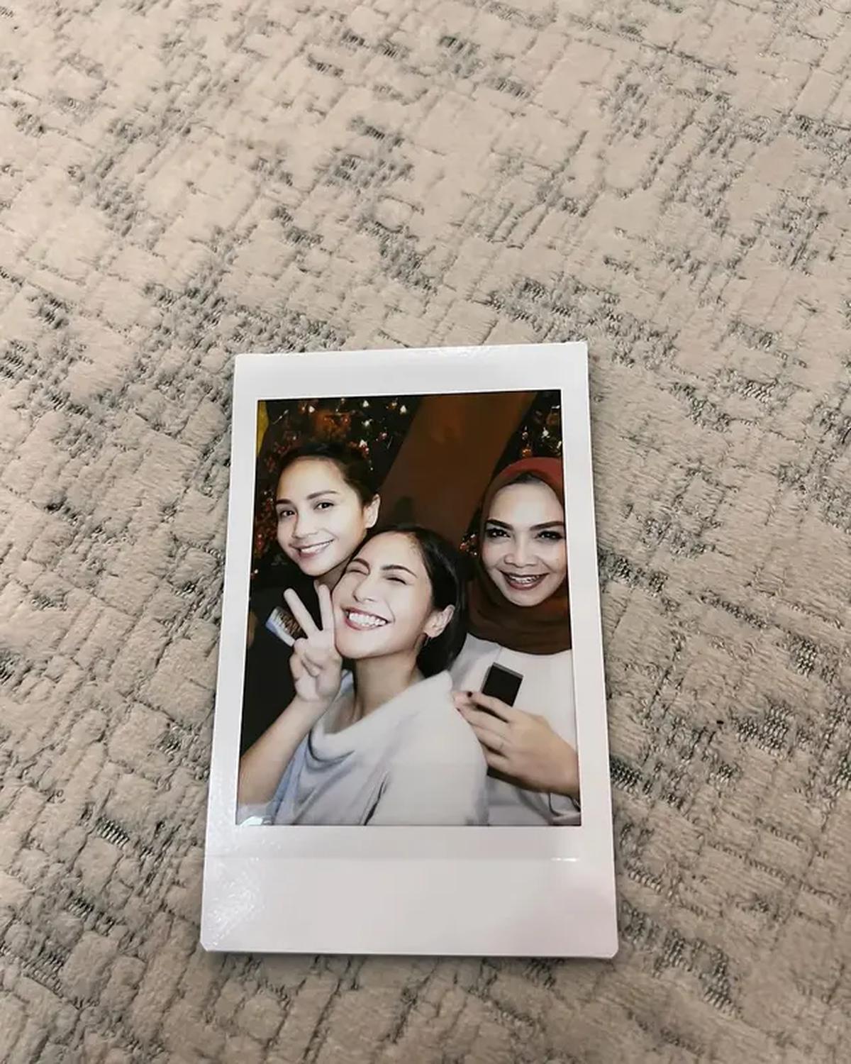Nagita Slavina, Caca Tengker, dan Mama Rieta (Sumber: Instagram/cacatengker)