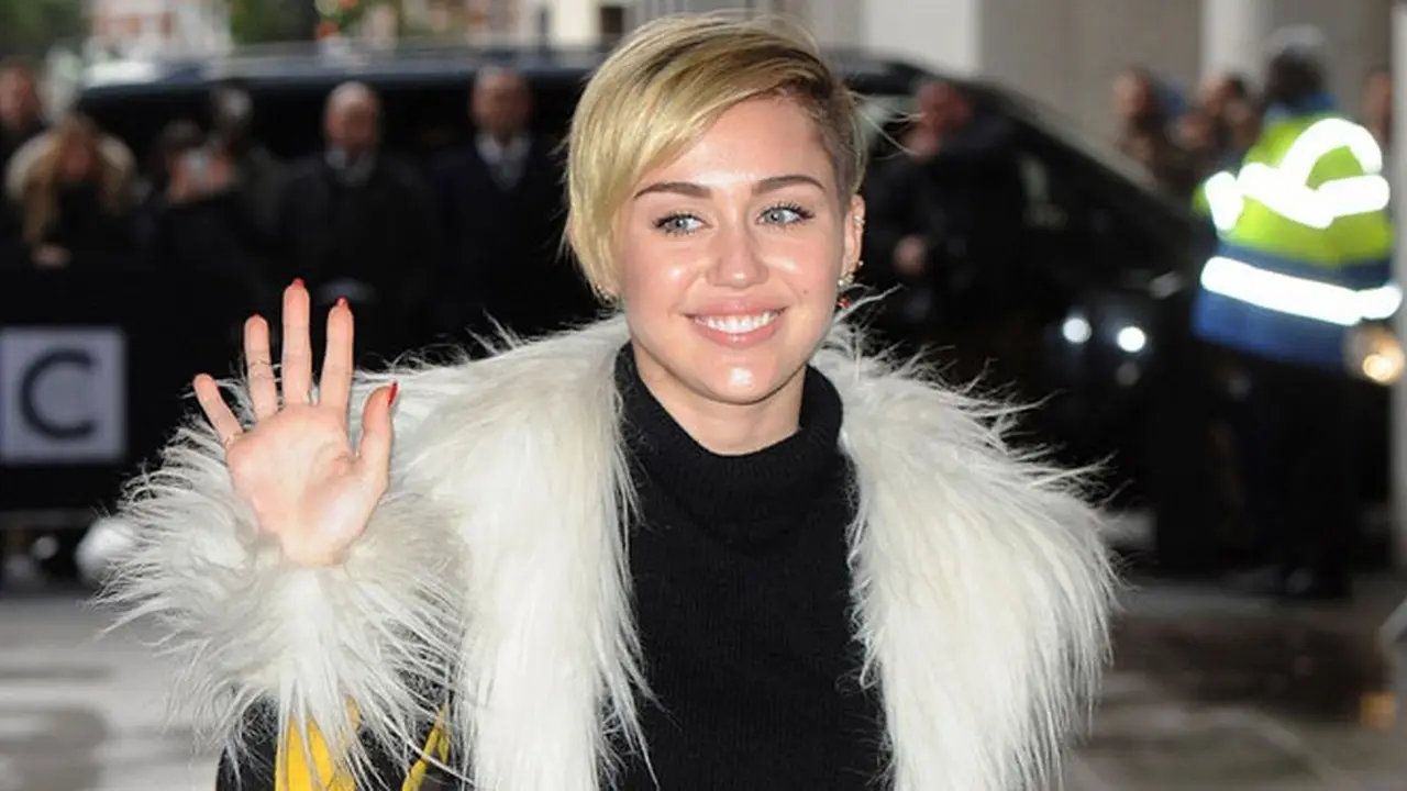 miley-cyrus--2-131219b.jpg