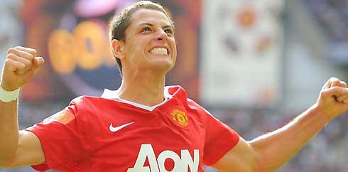Ekspresi kegembiraan striker muda MU Javier Hernandez setelah mencetak gol kedua timnya ke gawang Chelsea di laga FA Community Shield 2010 yang berlangsung di Wembley Stadium, 8 Agustus 2010. MU unggul 3-1.