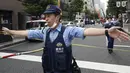 <p>"Potongan-potongan kertas berserakan di perempatan terdekat. Dari caranya berserakan, saya langsung tahu itu ledakan," tambahnya. (AP Photo/Eugene Hoshiko)</p>