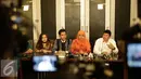 Kabareskrim Komjen Ari Dono Sukmanto (kanan) memberi keterangan mengenai 99 anak laki-laki yang dijual AR (41) ke pria gay di Jakarta, Rabu (31/8). Anak diperjualbelikan ke komunitas gay dengan tarif sekitar Rp 1,2 juta/anak. (Liputan6.com/Johan Tallo)