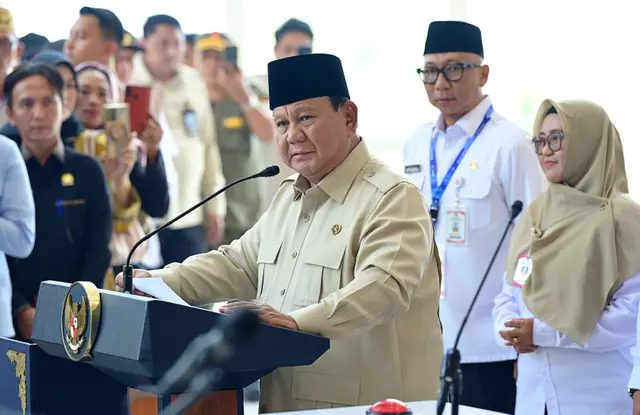 1. Prabowo Jawab Kritikan Sering ke Luar Negeri, Singgung Nama Jokowi
