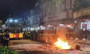 Polisi mengawal aksi demonstrasi yang berujung ricuh di kawasan Malioboro, Yogyakarta. (Dok. Antara)