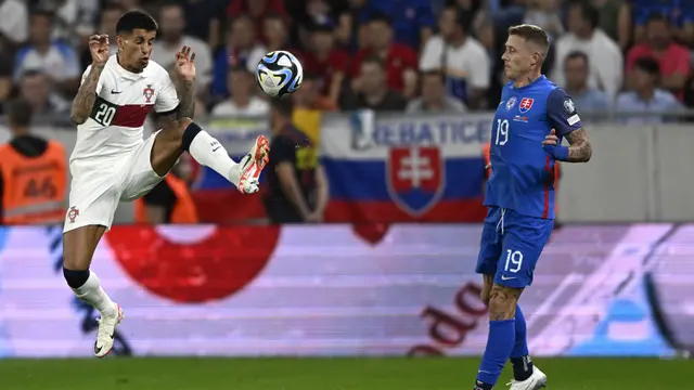 Foto: Ronaldo Amsyong, Untung Ada Bruno Fernandes yang Bawa Portugal Curi Poin Penuh di Kandang Slovakia pada Kualifikasi Euro 2024