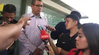 Wali Kota Payakumbuh Riza Falepi saat mengunjungi ahli IT Hermansyah. (Liputan6.com/Muhammad Radityo Priyasmoro)