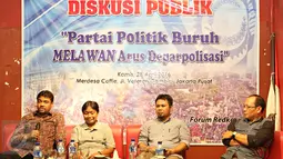 Suasana diskusi publik bertajuk “Partai Politik Buruh, Melawan Arus Deparpolisasi” di Jakarta, Kamis (28/4). Diskusi tersebut membahas wacana berdirinya partai politik sebagai alat politik perjuangan buruh. (Liputan6.com/Immanuel Antonius)