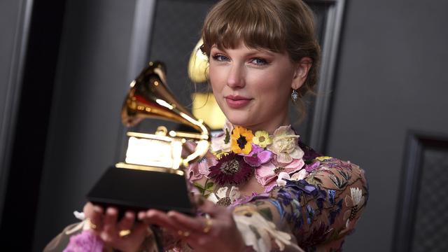Ekspresi Taylor Swift Raih Album of the Year di Grammy Awards 2021