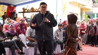 Bupati Kediri Hanindhito Himawan dalam acara Grebeg Syawal dan Launching Desa Wisata Sidomulyo, Kecamatan Wates, Sabtu (29/4/2023). (Foto: Istimewa)