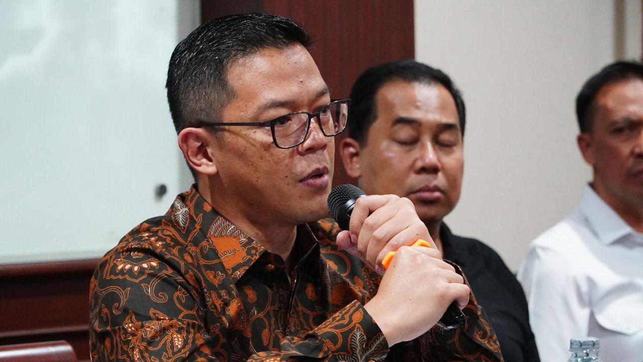 Waketum IPSI Sugiono Lepas Atlet Silat Indonesia ke Kejuaraan Asia di Uzbekistan