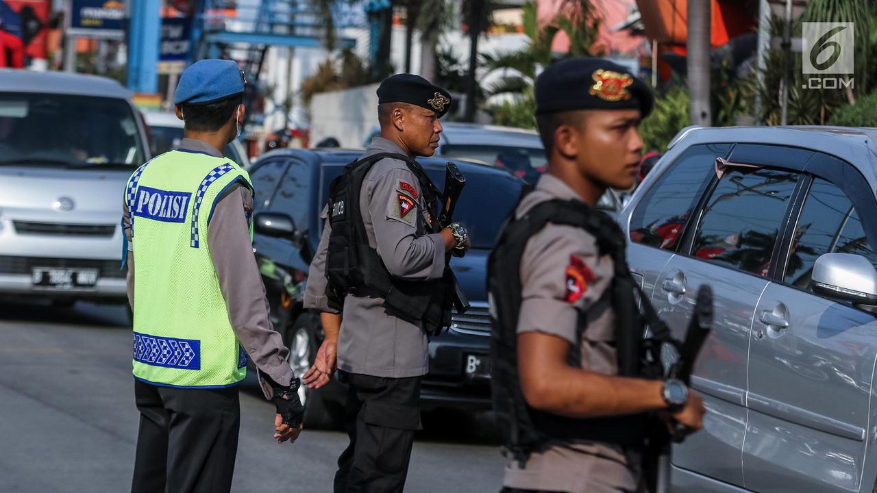 Brimob Bersenjata Lengkap Amankan Arus Balik Lebaran di Pantura